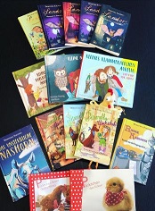 Regionale Autorin mit Büchern