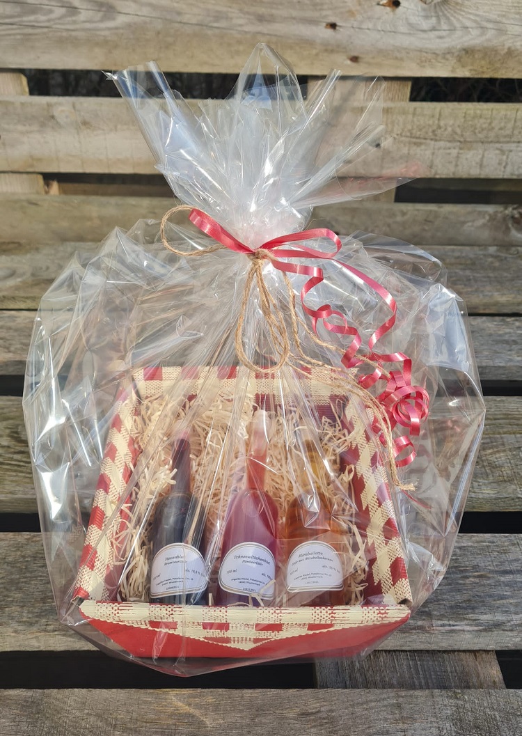 Geschenkkorb mit regionalen Produkten